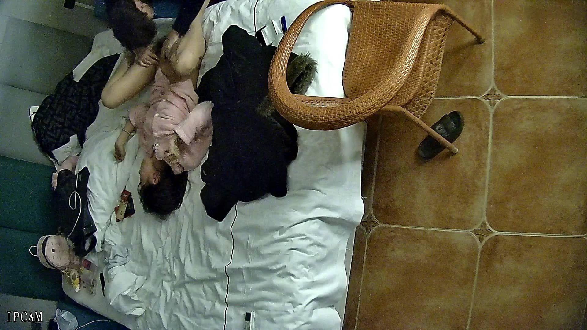 图片[3]-1-22酒店偷拍 大学生情侣小哥把粉嫩女友抠出水后被折叠起来狂操表情销魂-老宋小屋