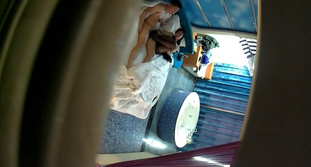 图片[2]-精品酒店新台浴缸房高大壮小伙和丝袜女友开房未能满足还要用工具自慰才能高潮-老宋小屋