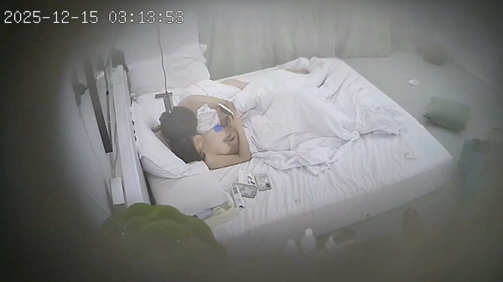 图片[7]-2025-12-14酒店偷拍 白嫩小美女被男人猥琐打桩-老宋小屋