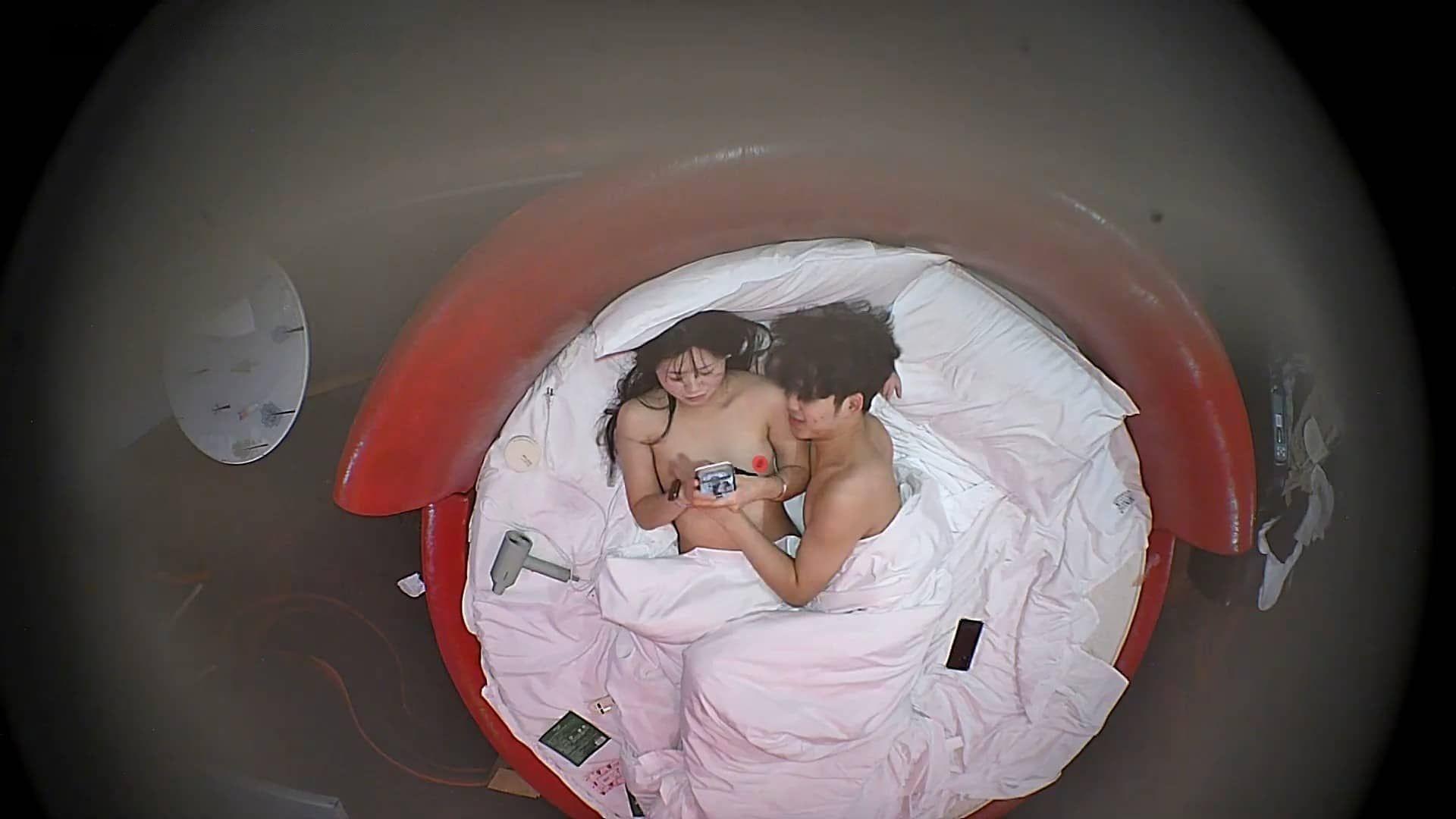 图片[6]-1-13流出酒店偷拍情趣圆床蝴蝶结笑容甜美的女少女被男友操的面色潮红-老宋小屋