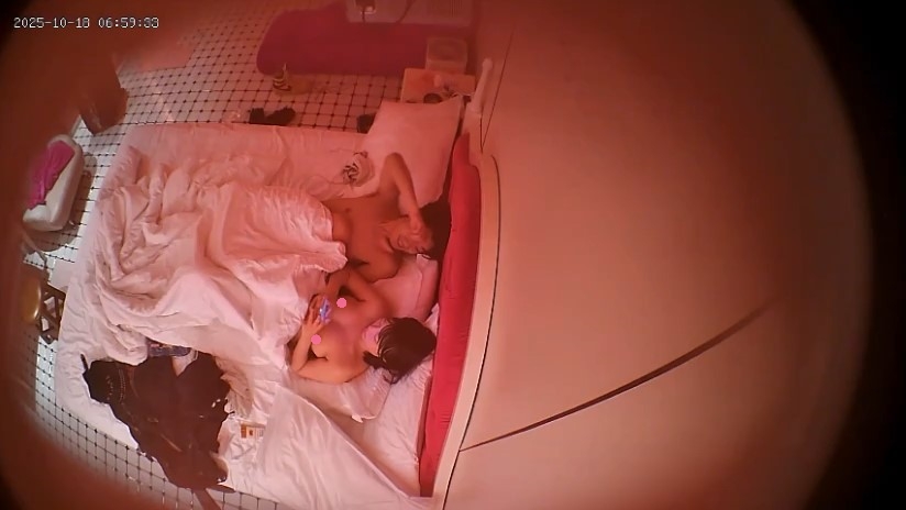 图片[7]-2025-10-17偷拍酒店 极品过膝黑丝美女和男友周末做爱-老宋小屋