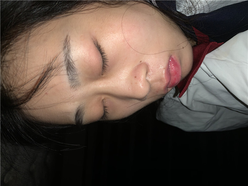 图片[4]-迷翻新来的美女实习生带回酒店换上白丝各种姿势玩[MP4/1490MB]-老宋小屋