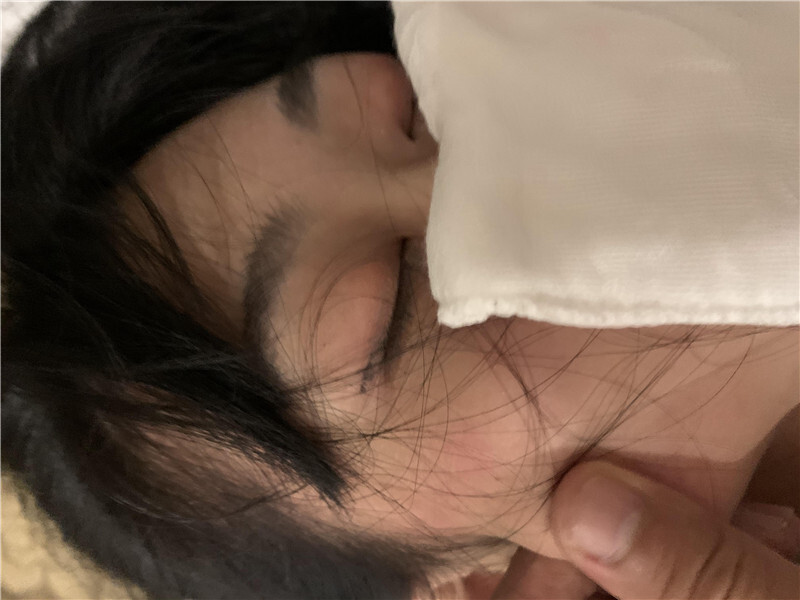 迷翻新来的美女实习生带回酒店换上白丝各种姿势玩[MP4/1490MB]-老宋小屋