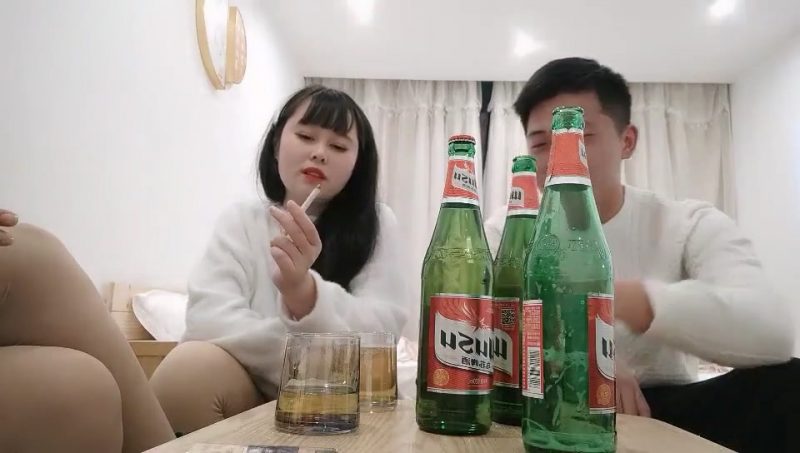 美妻交换之夜：新人情侣的刺激酒店4P大冒险-老宋小屋