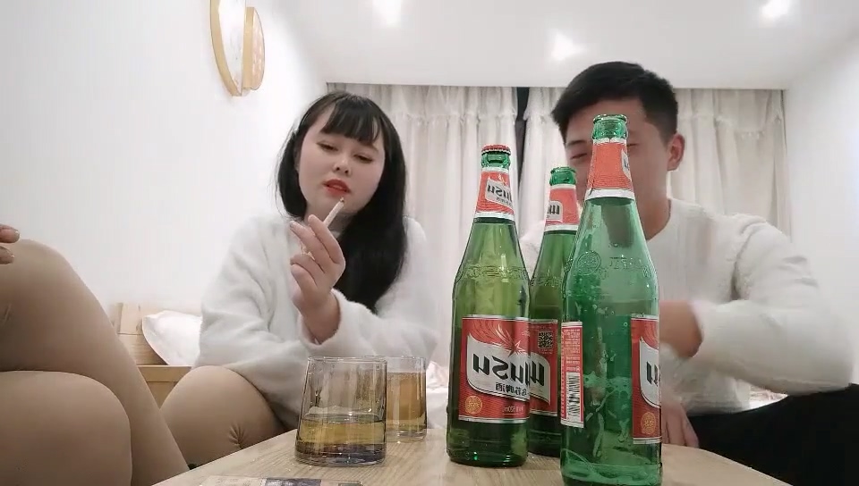 图片[1]-美妻交换之夜：新人情侣的刺激酒店4P大冒险-老宋小屋