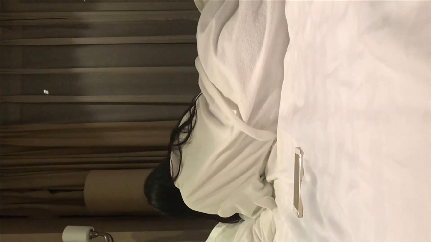 图片[1]-小伙酒店开房约炮长发美女同事各种姿势干她有点发黑的大肥鲍 完美露脸[MP4/790MB]-老宋小屋