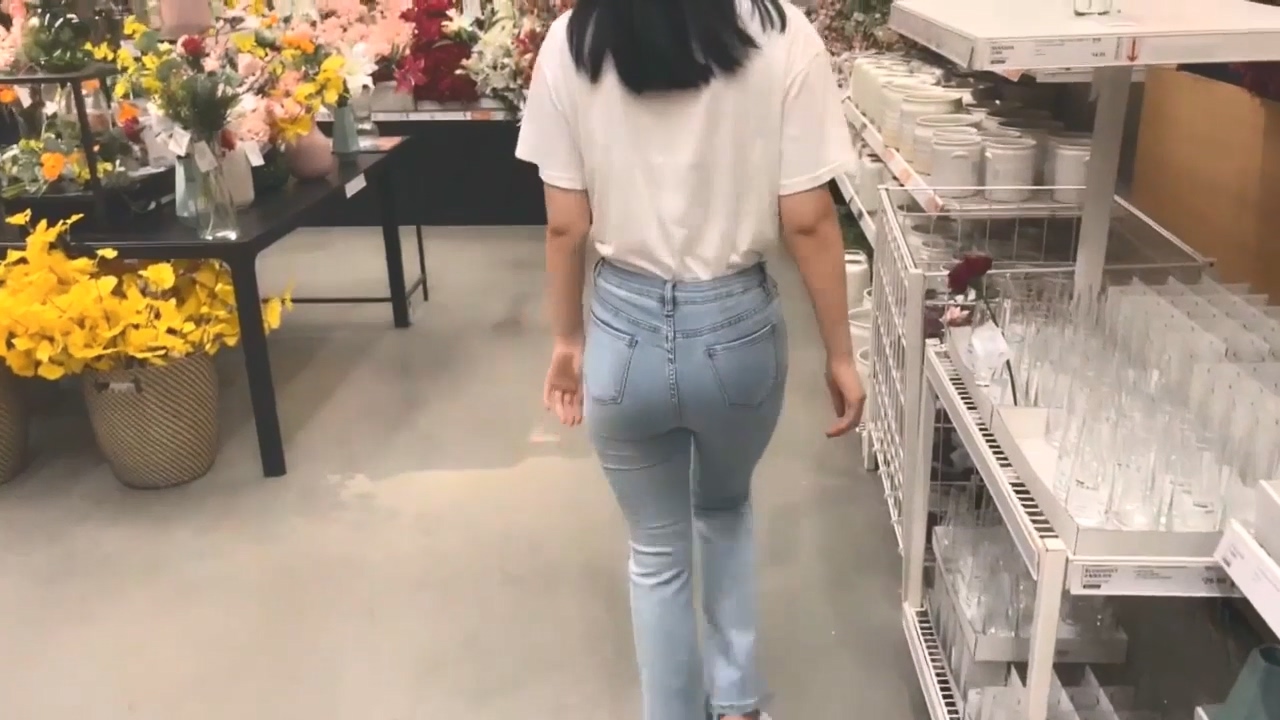 图片[2]-☀️极品玲珑身材☀️花店偶遇牛仔裤女神，带到酒店没想到这么主动，紧身牛仔裤完美显现极品身材，玲珑身段草不够[MP4/204MB]-老宋小屋