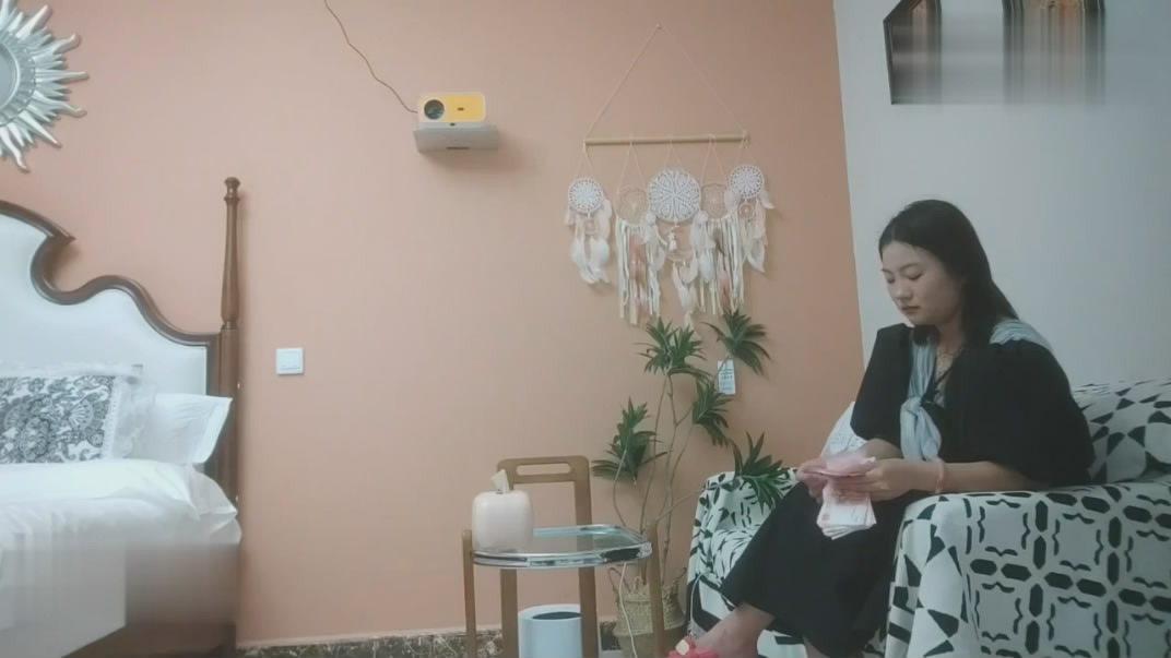 图片[1]-探花老王出差❤️酒店约炮19岁大女学生身穿韩服身材小巧玲珑逼逼粉嫩，手扣出水[MP4/413MB]-老宋小屋