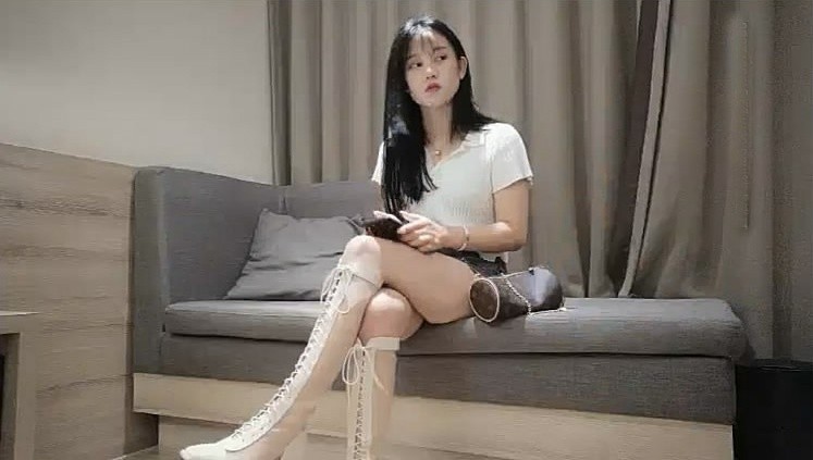 极品白嫩大长腿美女私下兼职援交,酒店床上被狠狠侧入后插-老宋小屋