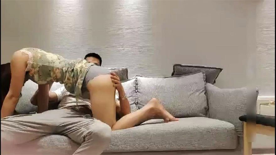 图片[2]-尤物级旗袍御姐 约到酒店用力抱紧抠逼揉捏 倒立展示舔吸鸡巴 刺激暴爽啪啪狂插猛顶-老宋小屋