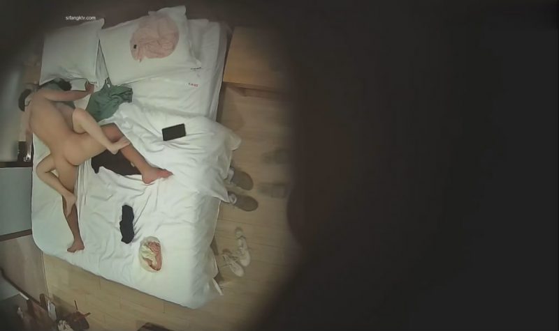 民宿酒店高清偷拍??深夜开房的好身材男女上演活春宫性爱姿势美女颜值非常高[MP4/527MB]-老宋小屋