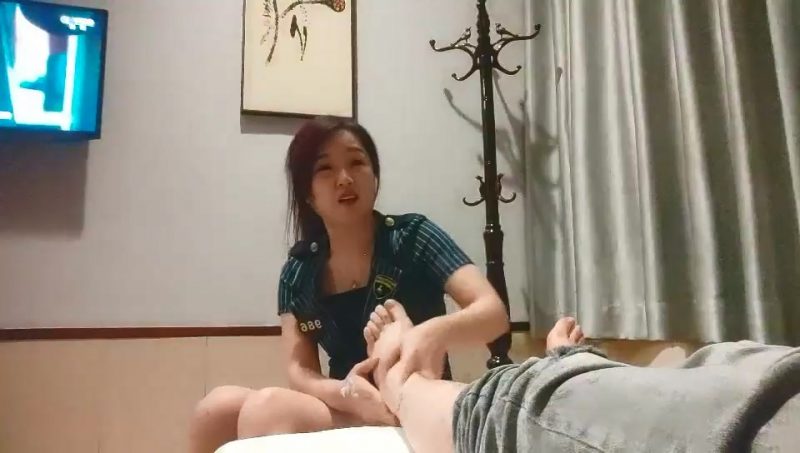 5.22伟哥寻欢 足浴店勾搭良家少妇技师，到酒店搞两炮最后内射-老宋小屋