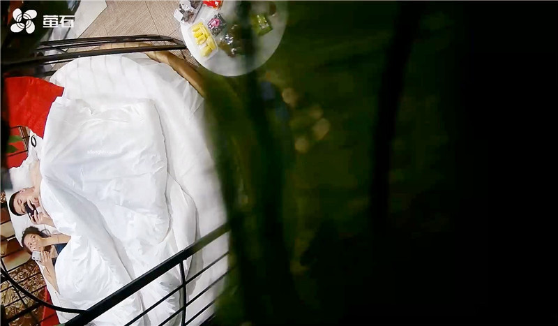 图片[7]-《萤石云破解》小伙带着漂亮女友酒店开房洗完澡先给她做个全身按摩放松放松再开战[MP4/942MB]-老宋小屋