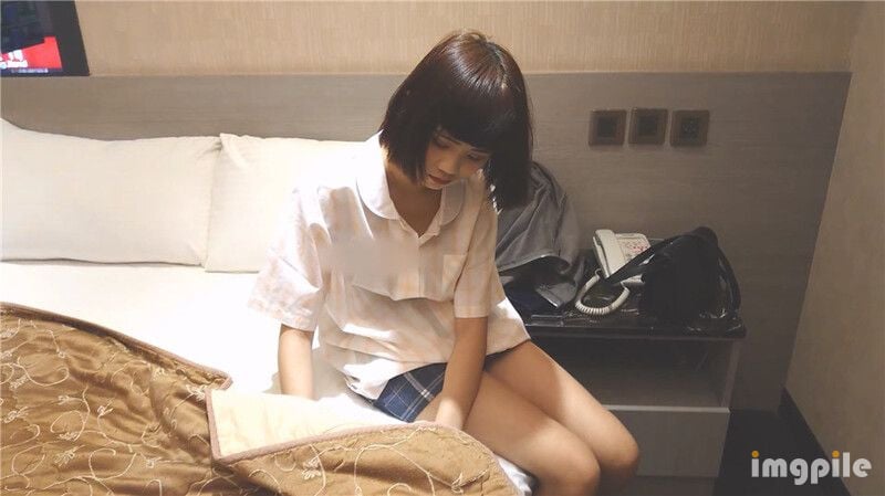 图片[2]-大神酒店约炮非常粉嫩萝莉学妹和男朋友总共就干过5次鲍鱼非常粉嫩-老宋小屋