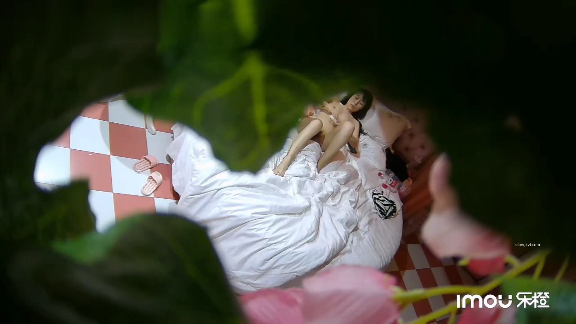 图片[7]-乐橙酒店哈喽kitty房偷拍样子斯文的眼镜大学生情侣开房居然带着棒棒来捅逼热身啪啪-老宋小屋