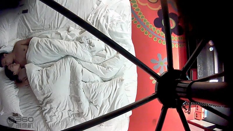 《黑客破解》精壮小伙酒店约炮丰满少妇才干了一炮就不行了⭐少妇不满意-老宋小屋