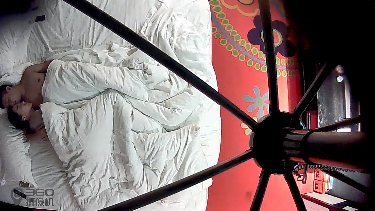 图片[1]-《黑客破解》精壮小伙酒店约炮丰满少妇才干了一炮就不行了⭐少妇不满意-老宋小屋