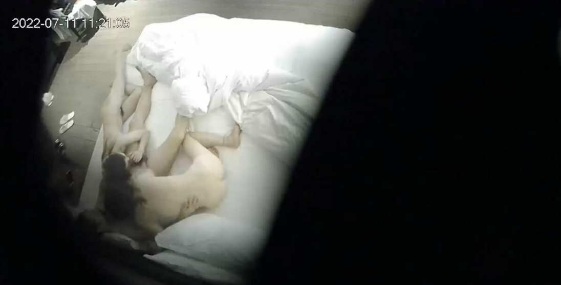 图片[5]-2022-7-11乐橙酒店偷拍齐人之福女友的闺蜜在怂恿下让男的满足双飞心愿-老宋小屋