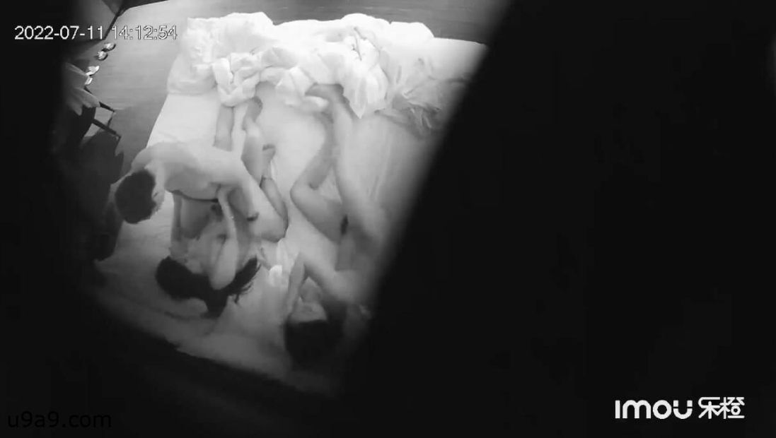 图片[8]-2022-7-11乐橙酒店偷拍齐人之福女友的闺蜜在怂恿下让男的满足双飞心愿-老宋小屋