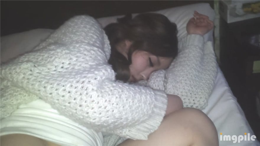 图片[7]-送喝醉的美女同事酒店掰开她的鲍鱼好漂亮啊[MP4/240MB]-老宋小屋