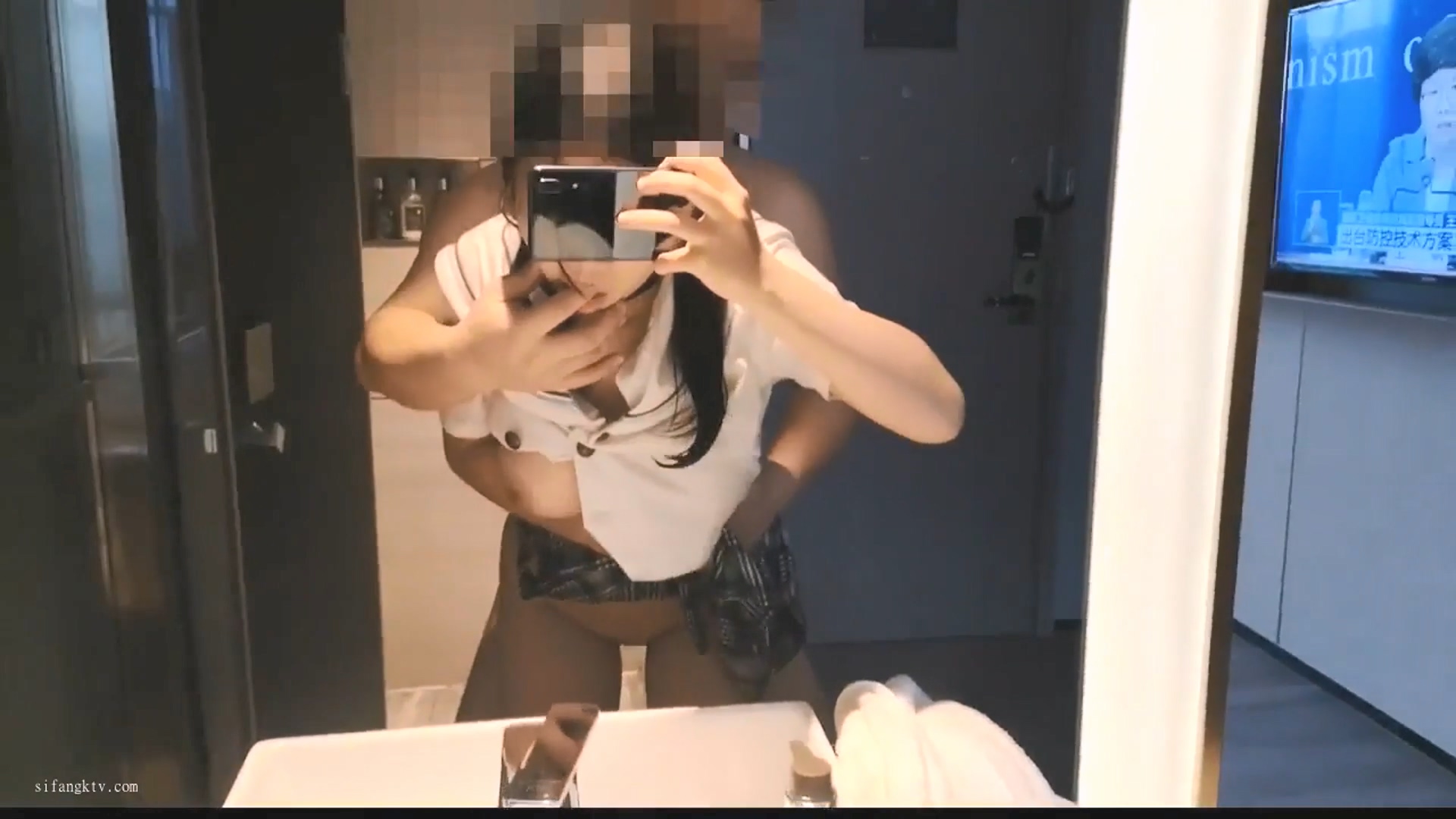 图片[5]-刚高考完的JK女高学妹?被金主爸爸带到酒店戴上项圈狗链调教，穿着真空JK制服就是为了爸爸翻起来直接草 一线天嫩穴被无套内射[MP4/919MB]-老宋小屋