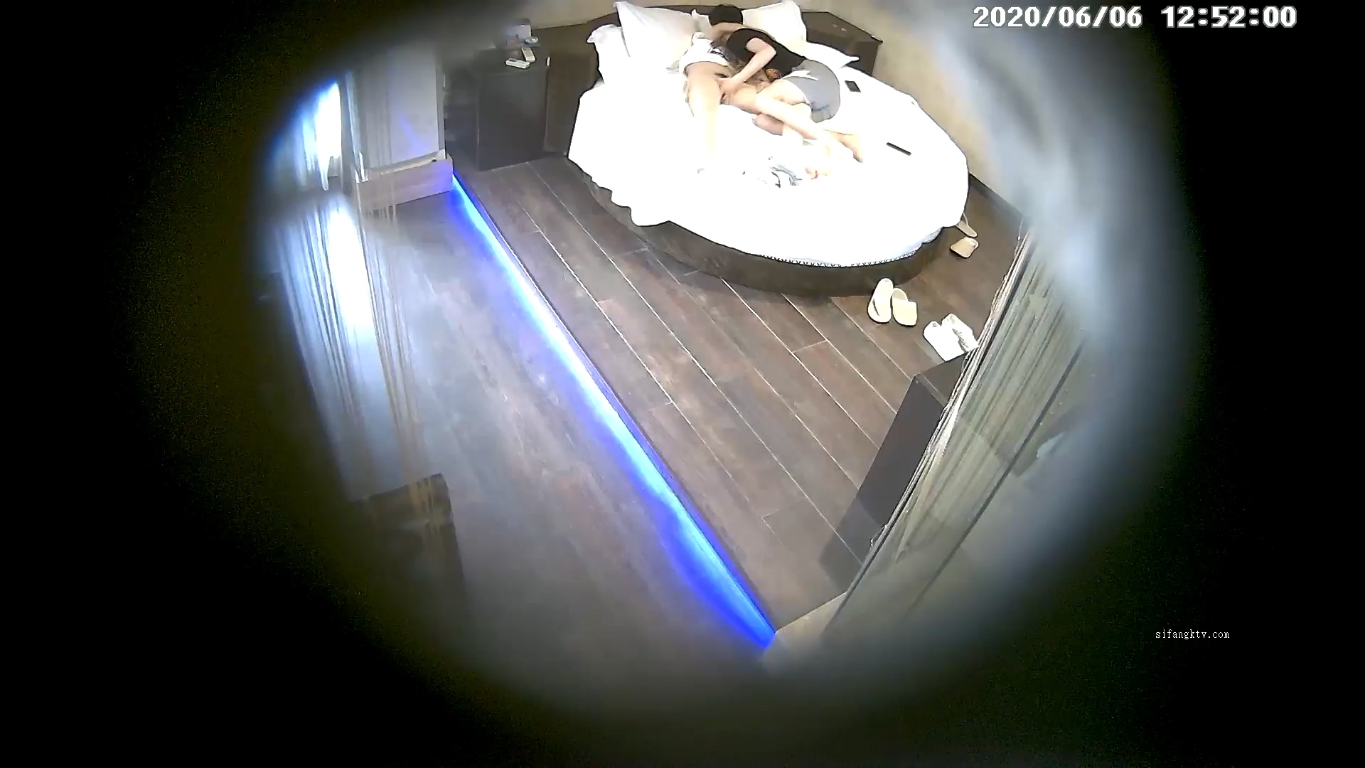 图片[1]-6-6酒店私享台 学生情侣开房，男友一指禅抠的美女受不了，求着大鸡巴操，无套内射两次-老宋小屋