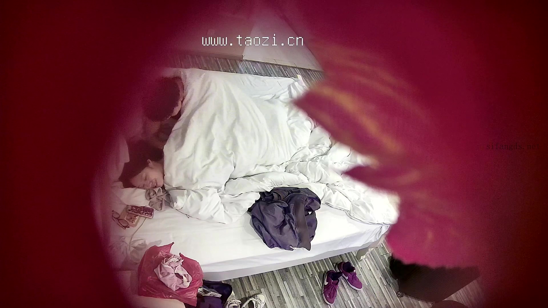 图片[3]-流出酒店偷拍❤️帅气小哥亲自调教女友爱爱姿势 妹子趴着一边看视频一边挨屌爽歪歪-老宋小屋