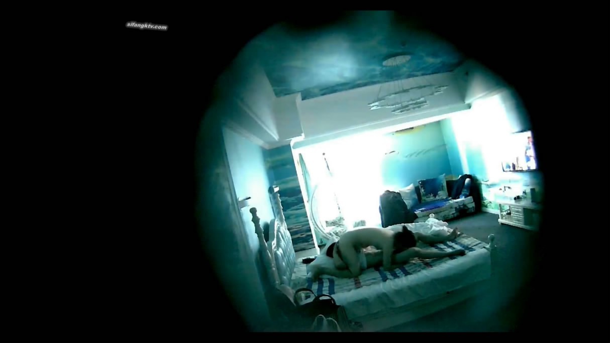 图片[1]-情趣酒店海洋房摄像头偷拍背心哥大白天和单位的女财务开房偷情爽完以后情人磨他买戒子-老宋小屋