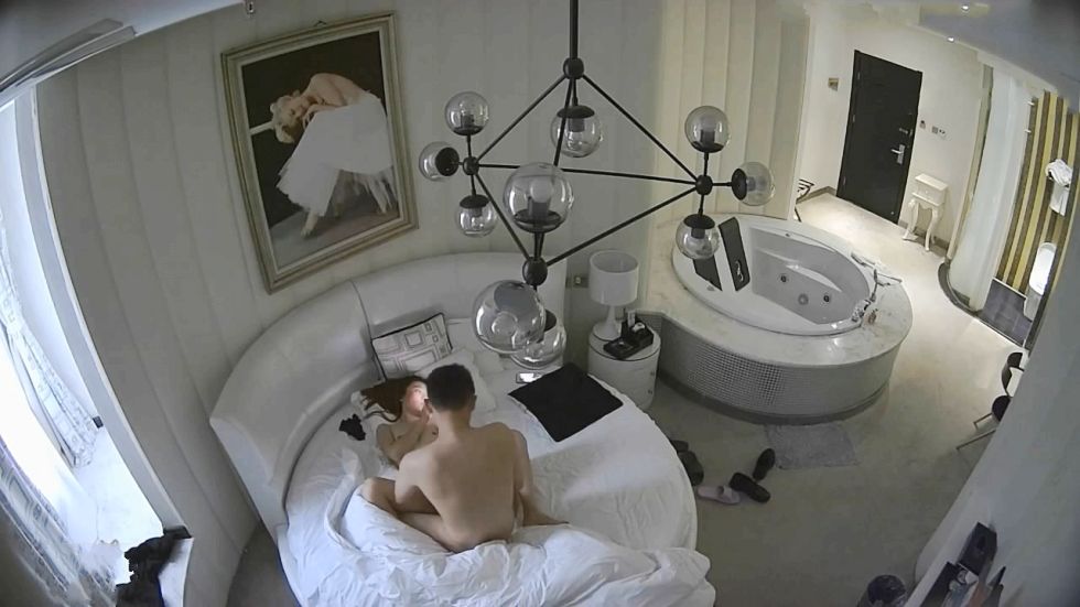 图片[7]-酒店偷拍高颜值年轻美女被中年情人从后面操的受不了了,嚎嚎大叫说不玩了-老宋小屋