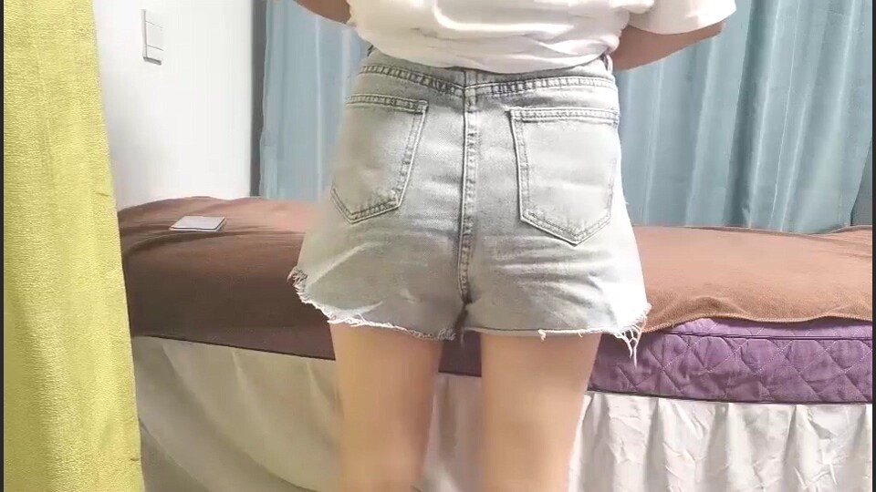 图片[1]-女性私密大保健 推油少年酒店上门 直接把漂亮的少妇按到不行 用大鸡巴撩她-老宋小屋