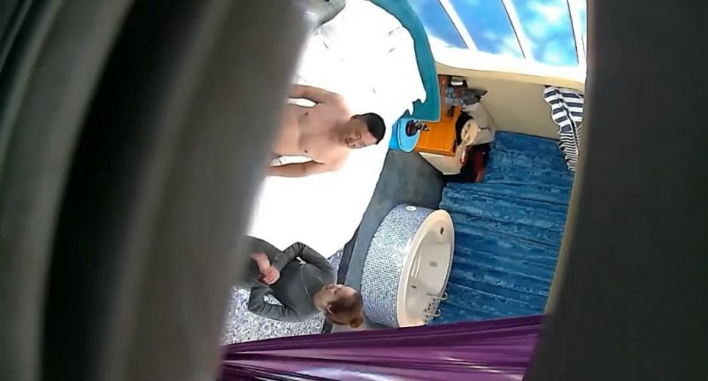 高质量精品酒店浴缸房偷拍年纪较大领导模样的大叔和情人开房鸡巴不够大用棒棒辅助干了两次-老宋小屋