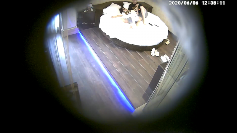 2020.6.6【360酒店私享台】极品眼镜女友享受大屌性爱-老宋小屋