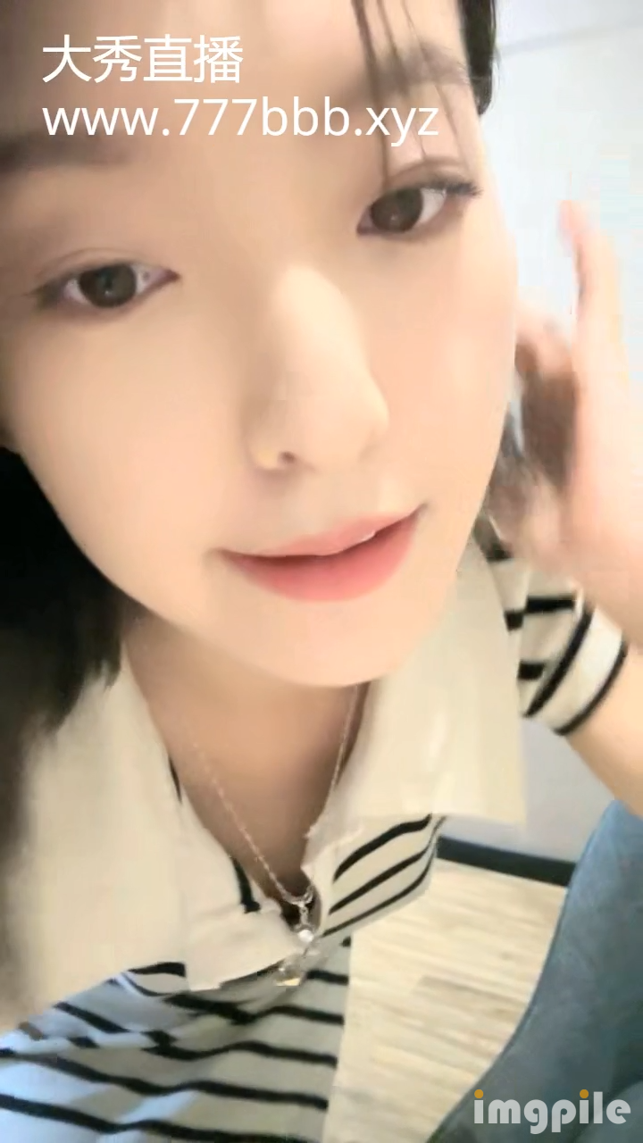 图片[2]-04年艺校妹妹！短发甜美颜值超顶！换上透视情趣装，酒店独自诱惑，翘起美臀扒开，骚逼手指扣弄-老宋小屋