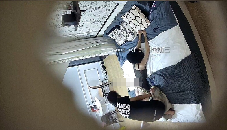 2024.8.4【酒店偷拍】大学生开房，男友上来就扒裤子，美腿好身材，春心荡漾配合插入-老宋小屋