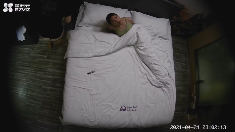 4.22萤石云酒店偷拍 学生情侣开房，妹子活泼开朗主动求操，看出来感情很好-老宋小屋