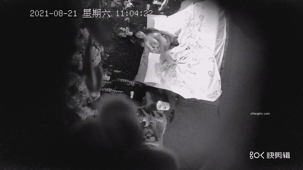 图片[2]-8-21【酒店摄像头】最新黑色丝开裆裤被胖男干哭了哇哇叫-老宋小屋