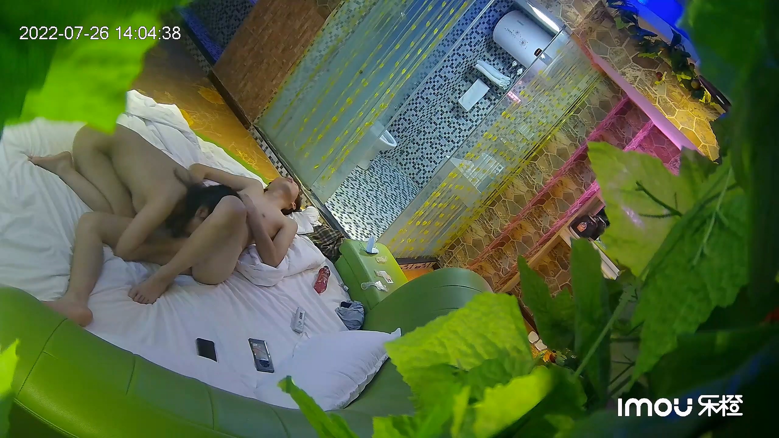 图片[6]-7-26酒店偷拍 学生情侣开房，骚货女友吃鸡巴的表情靓了，连干两炮，体力真好-老宋小屋