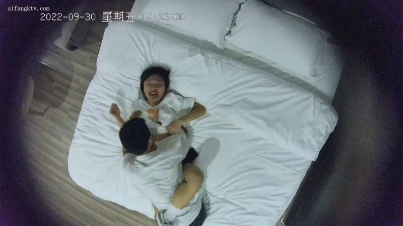 9-30乐橙酒店偷拍大学生情侣体育系帅哥和漂亮女友开房金手指撩逼热身内射逼里-老宋小屋