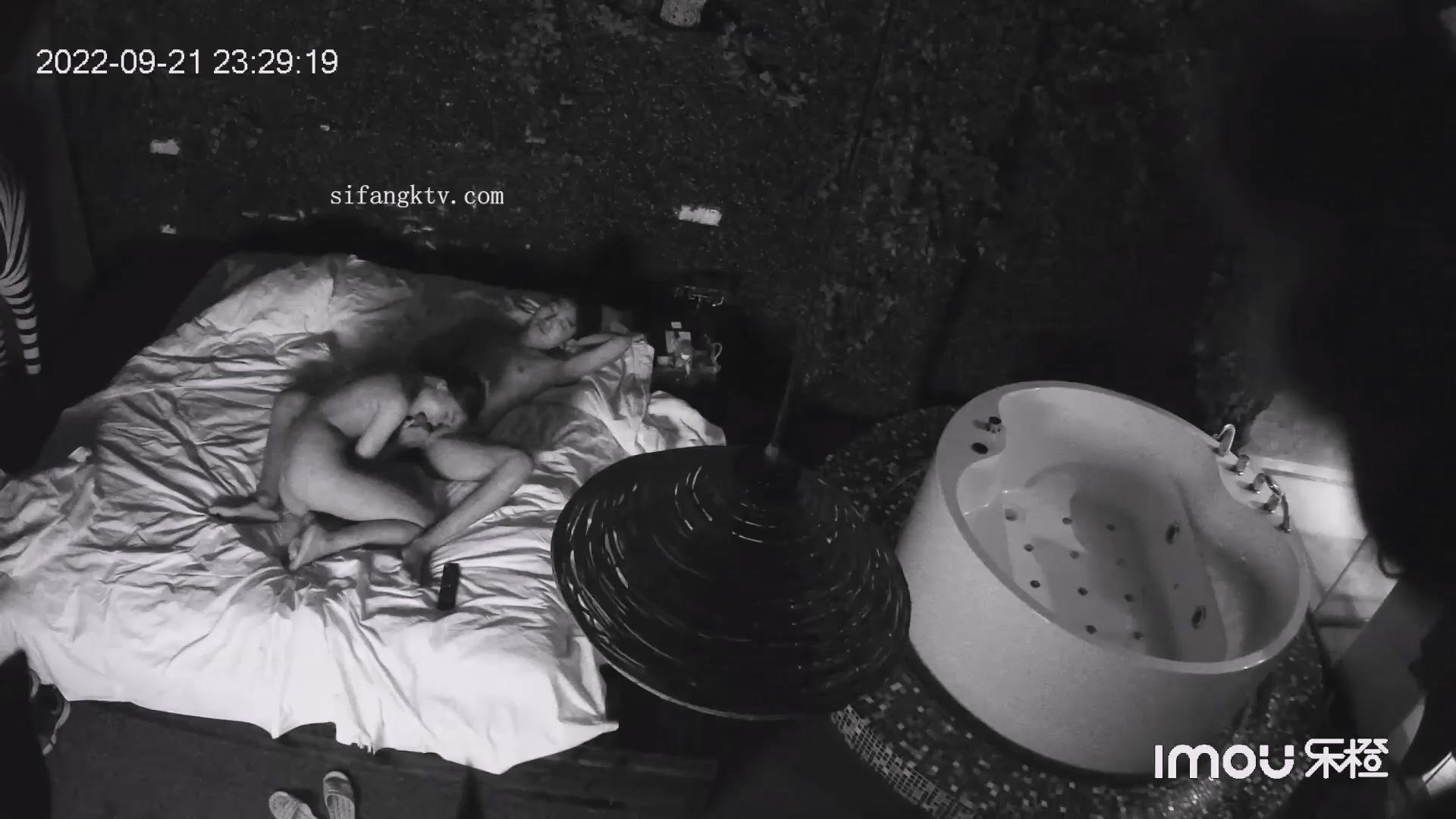 图片[3]-9月流出情趣酒店按摩浴缸房偷拍带着宠物猫开房的年轻情侣-老宋小屋