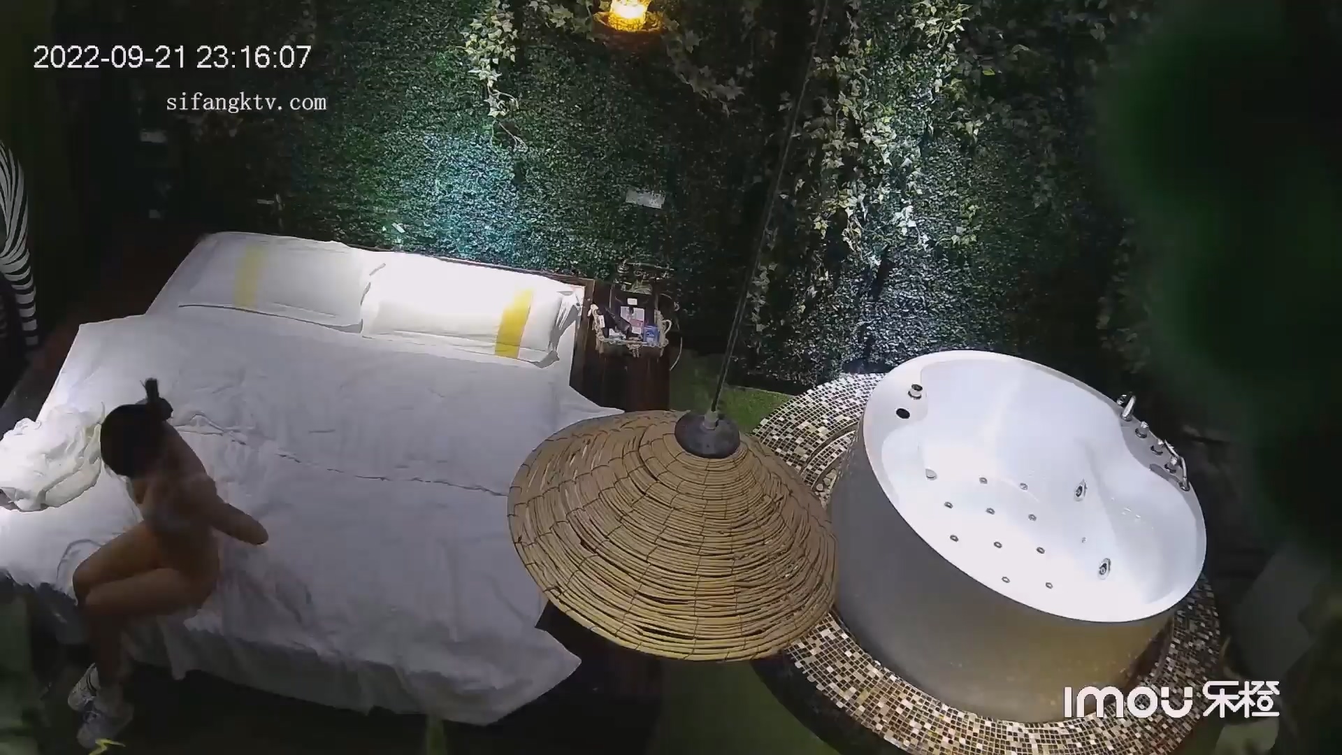 图片[1]-9月流出情趣酒店按摩浴缸房偷拍带着宠物猫开房的年轻情侣-老宋小屋