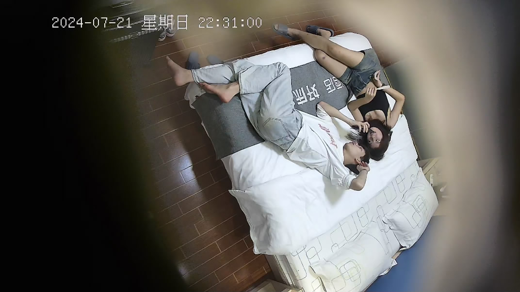 图片[1]-新流出美团酒店偷拍❤️学生情侣暑假开房甜美可爱学妹睡到半夜被男友弄醒啪啪-老宋小屋