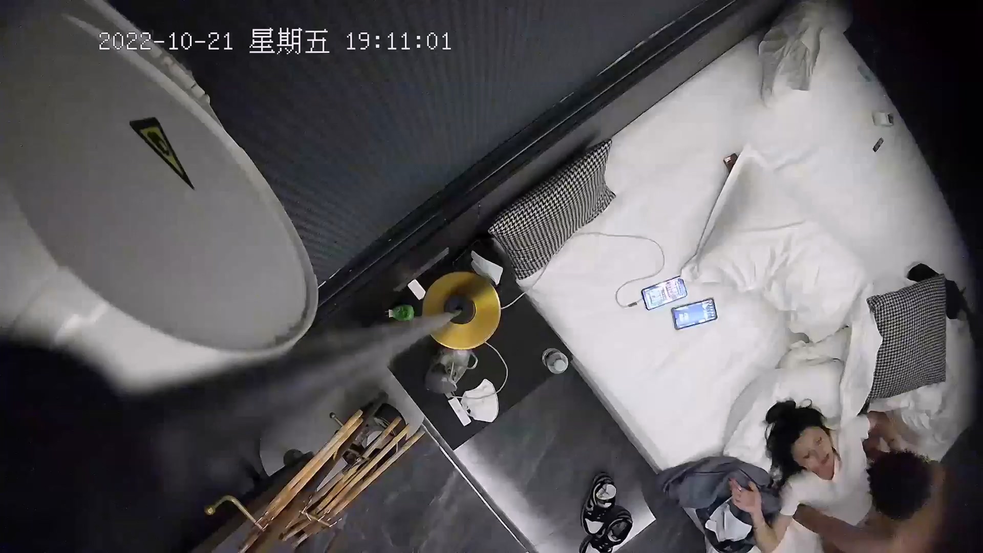 图片[3]-【安防酒店摄像头】一边打王者一边操逼+特色非拳击床-老宋小屋