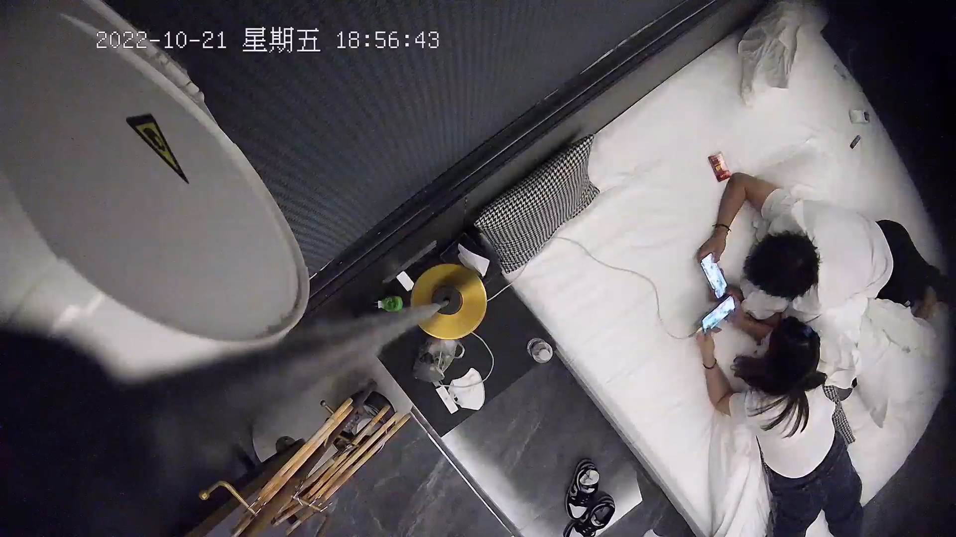 图片[1]-【安防酒店摄像头】一边打王者一边操逼+特色非拳击床-老宋小屋