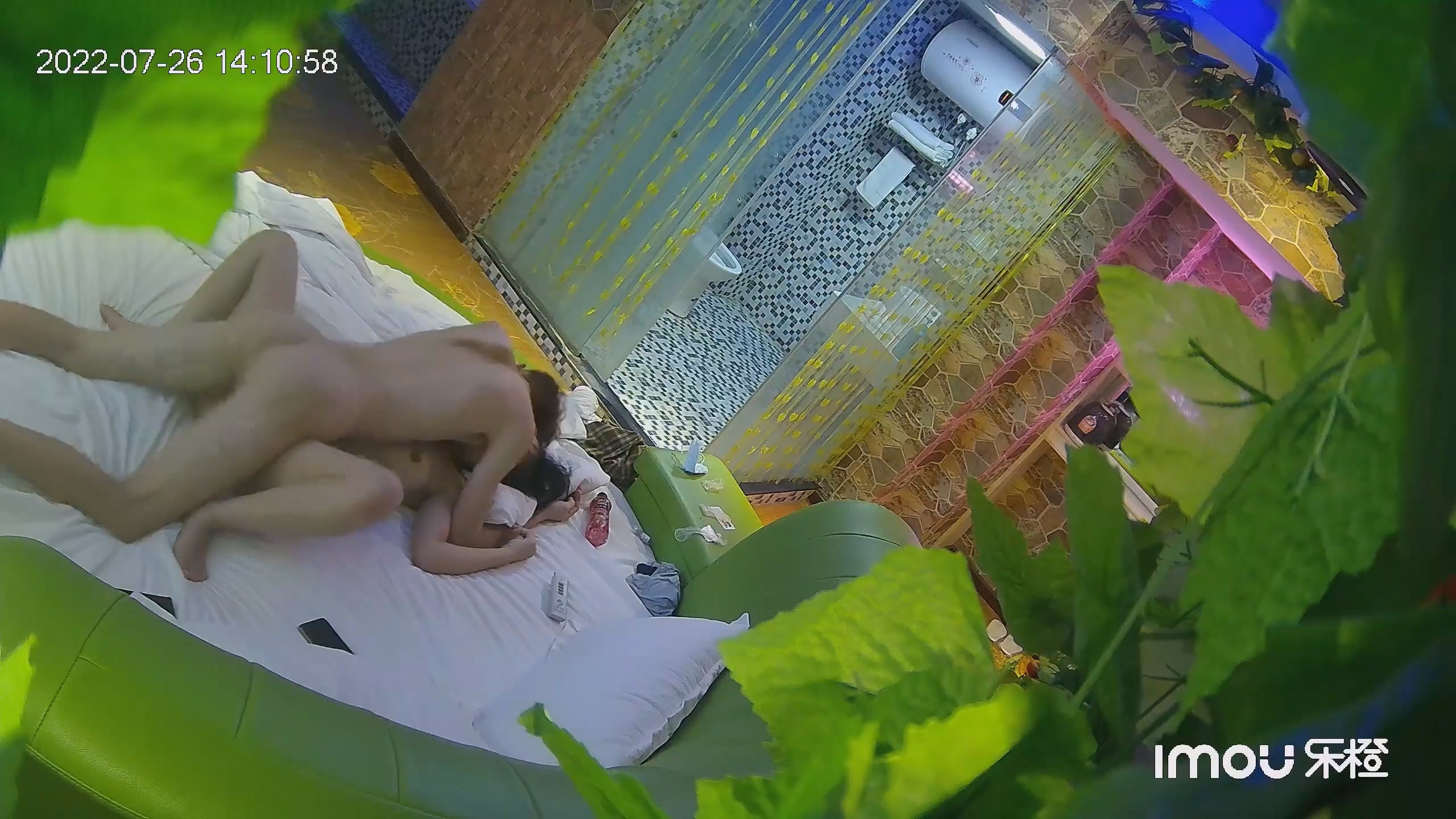 图片[6]-2022-07-26乐橙酒店偷拍 大学生情侣开房啪啪，俊男靓女欢乐多，女友口活认真，大鸡吧硬了主动骑上去-老宋小屋