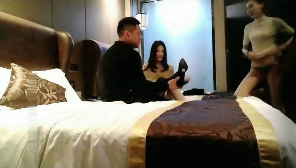 图片[2]-约啪大神和好友酒店高价约操2魔鬼身材高素质美女-老宋小屋