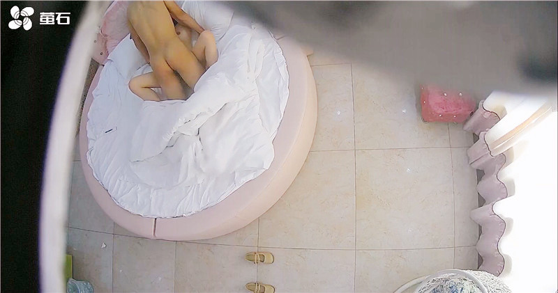 图片[2]-《萤石云破解》平头大叔情趣酒店约炮身材不错的女同事各种姿势啪啪连干3炮-老宋小屋