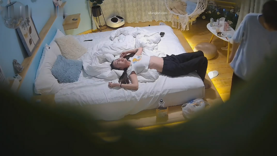 图片[2]-民宿酒店安防摄像头偷拍❤️假期旅游的年轻情侣酒后做爱越战越勇连干两次-老宋小屋