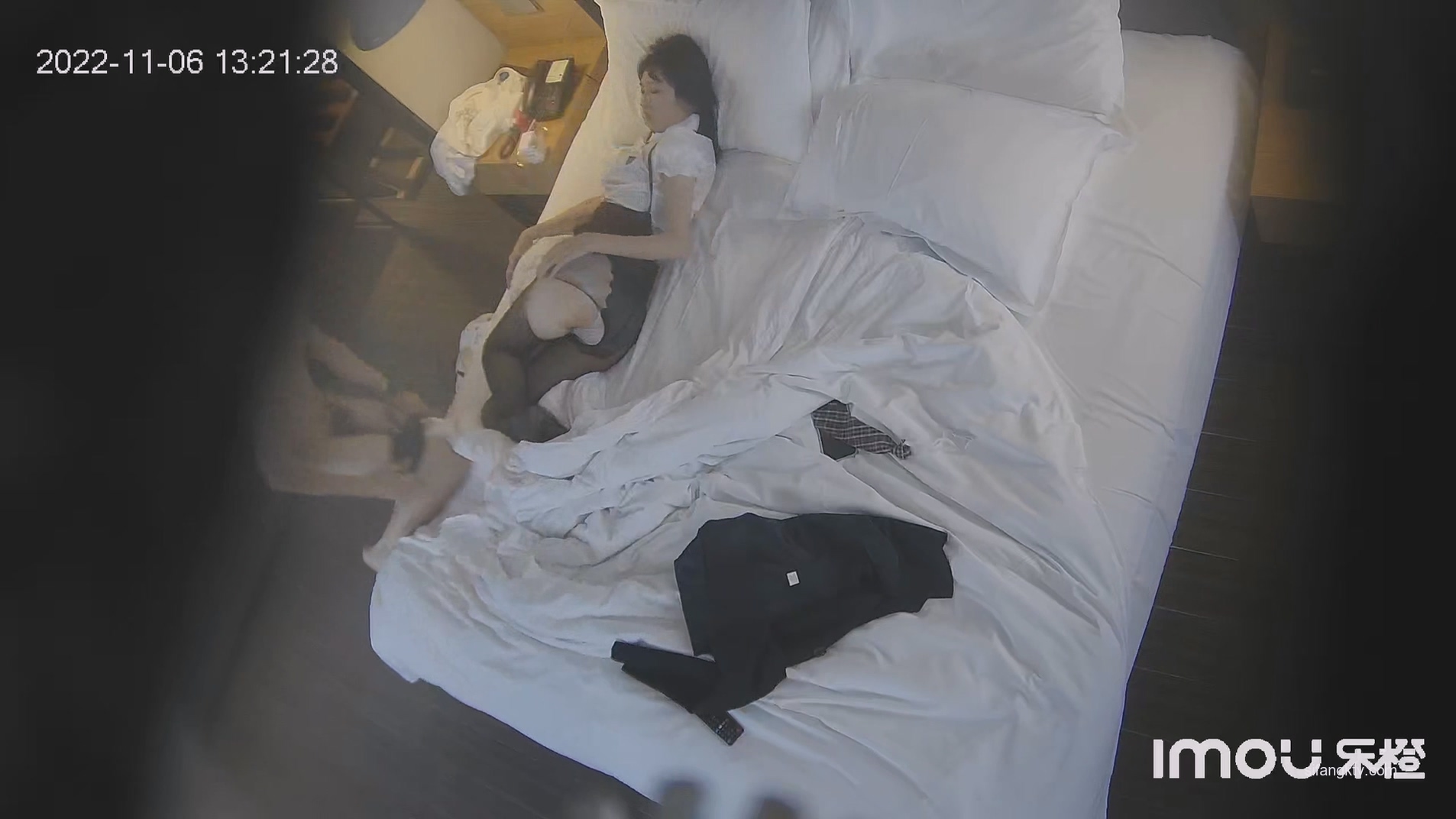 图片[3]-最新流出乐橙酒店偷拍富二代小哥约炮空姐制服开档黑丝美女各种体位做爱-老宋小屋