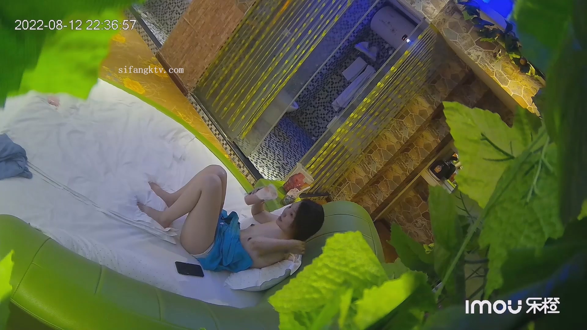 图片[2]-8月乐橙酒店偷拍年轻大屌小哥各种姿势草到女友表情疼苦受不了呻吟-老宋小屋