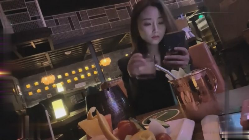 纹身渣男酒吧搭讪高冷御姐??带回酒店智斗一番成功灌醉弄上床谁知操到一般发酒疯-老宋小屋